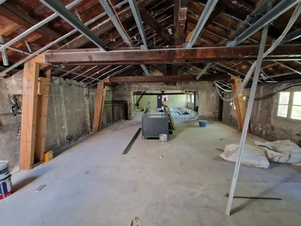 Renforcement d&rsquo;une charpente et création d&rsquo;ouvertures porteuses pour l&rsquo;aménagement de bureaux à Avignon (84) — photo 8