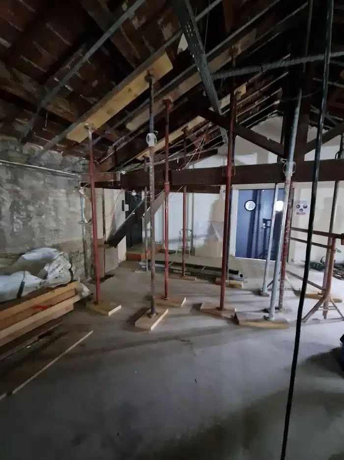 Renforcement d&rsquo;une charpente et création d&rsquo;ouvertures porteuses pour l&rsquo;aménagement de bureaux à Avignon (84) — photo 5